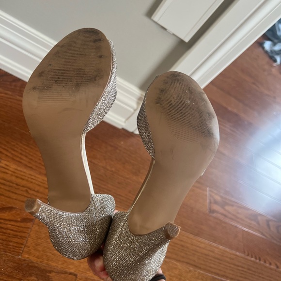 Le Chateau Rose Gold heels - Picture 2 of 2